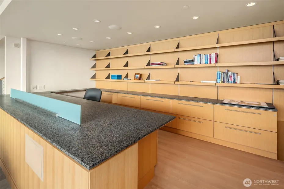 715 2nd Avenue #1501 Photo 20