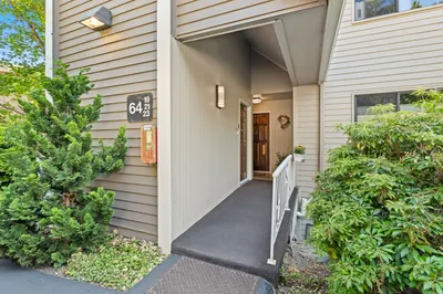 6423 Sand Point Way Ne