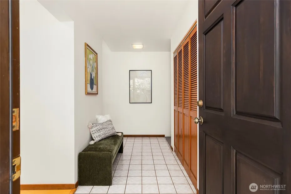 676 Park Avenue NE Photo 10