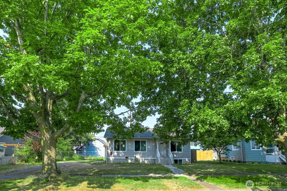 2326 McDougall Avenue Photo 2