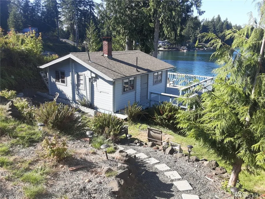 1020 W Lakeside Dr Photo 1
