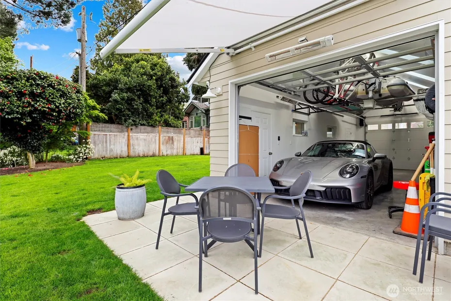 1852 E Shelby Street Photo 31