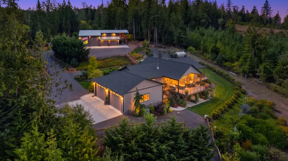 698 Streamside Drive Photo 29