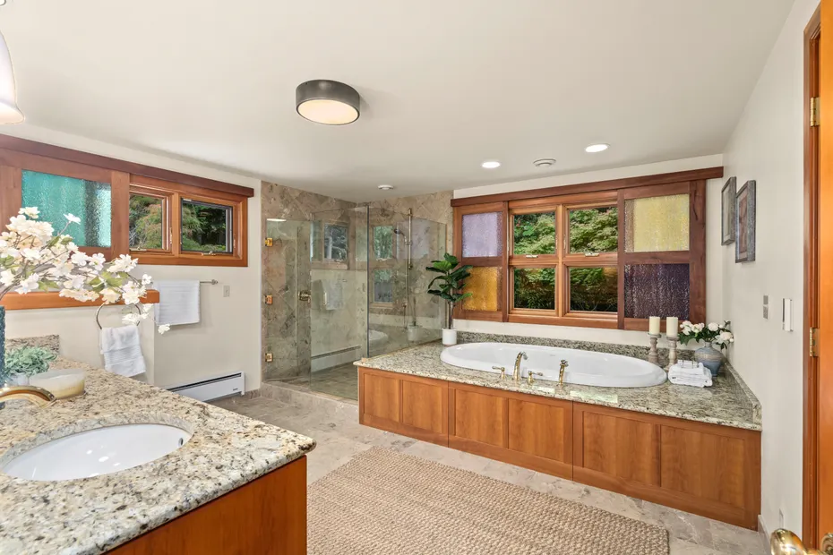 9796 NE Murden Cove Drive Photo 25