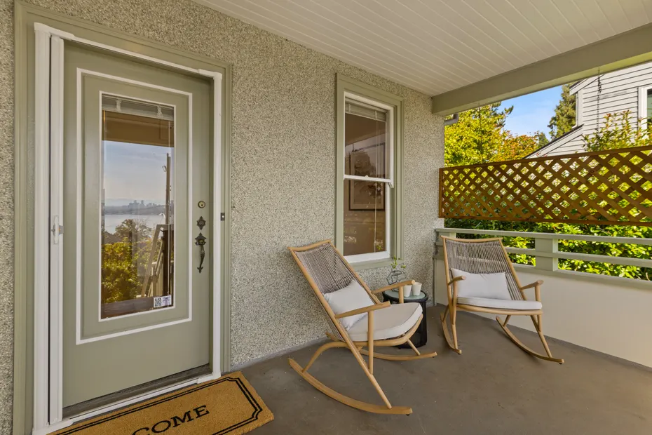 1129 37th Avenue Photo 2