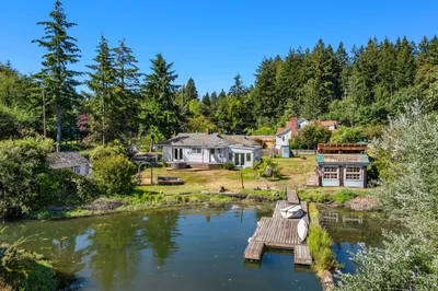 7160 NE Eagle Harbor Drive