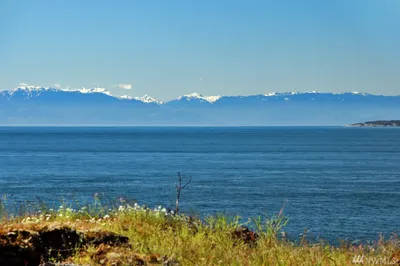 69 West Side Rd