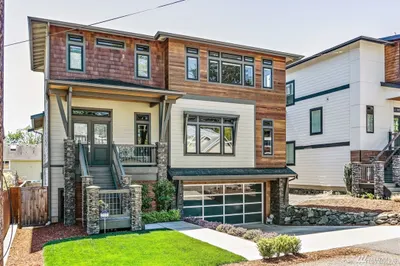 1019 N 28th Place