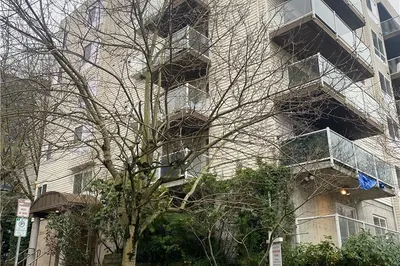 424 Belmont Avenue E