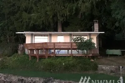 105 W Lost Lake Park Dr