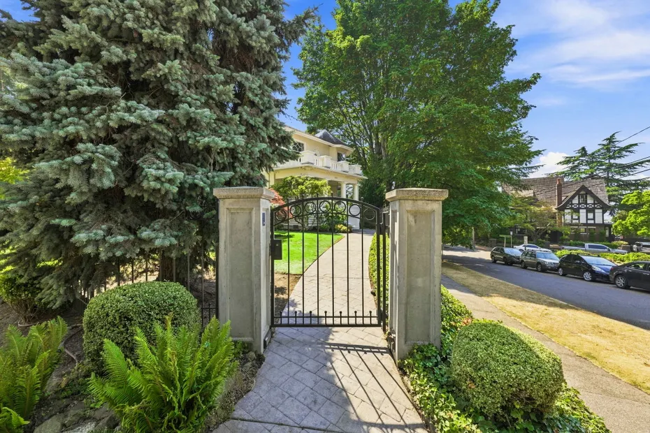 1111 Bellevue Place E Photo 5
