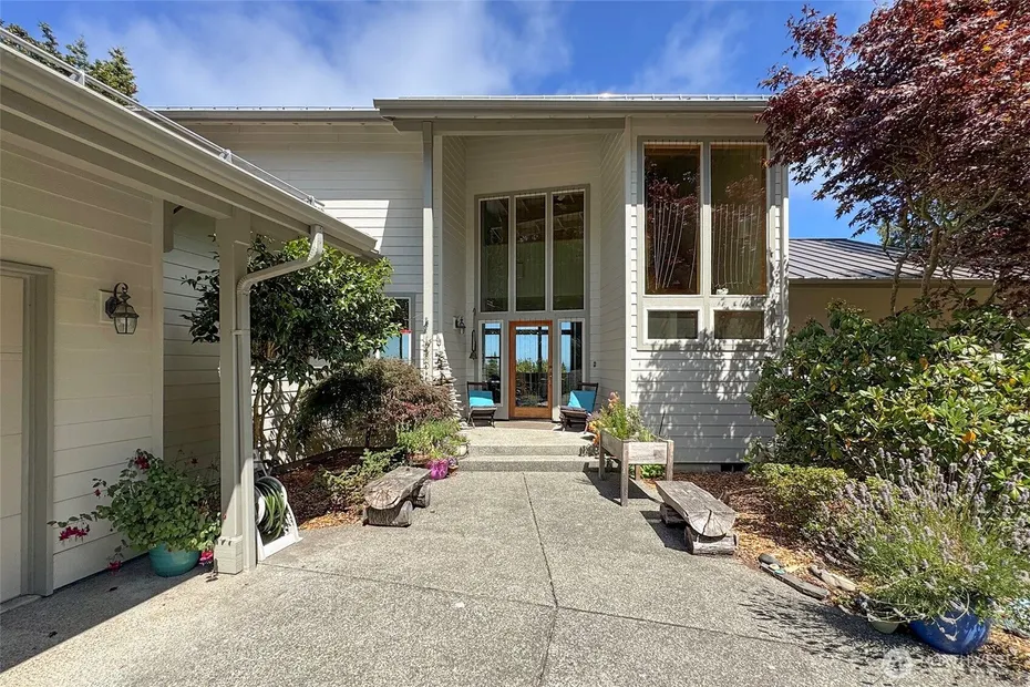 1668 Freshwater Bay Road Photo 3
