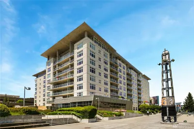 1515 Dock St #418