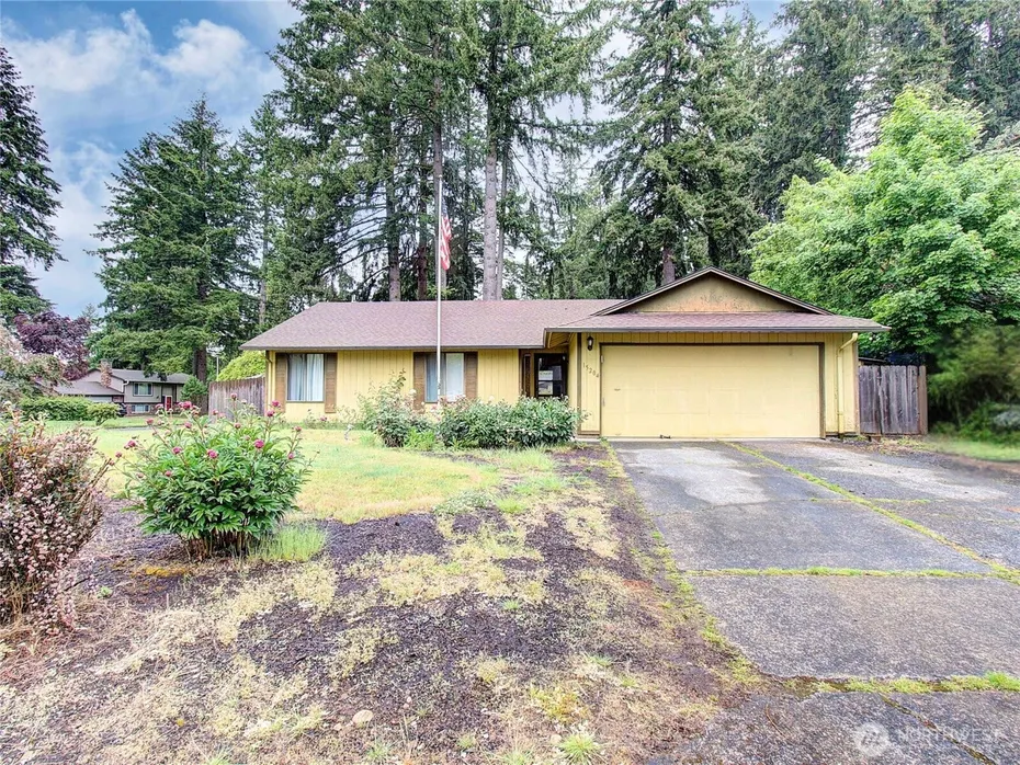 15204 NE 42nd Street Photo 1