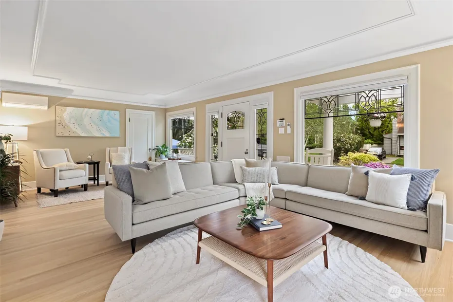 1852 E Shelby Street Photo 6