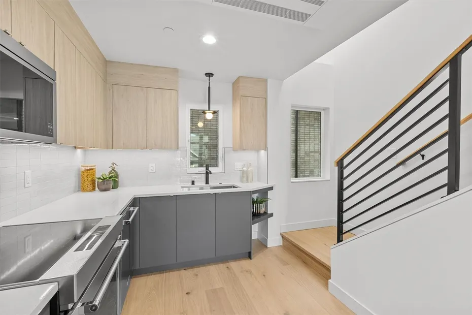 222 10th Avenue E #D Photo 10