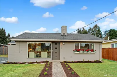 3424 NE 6th Place