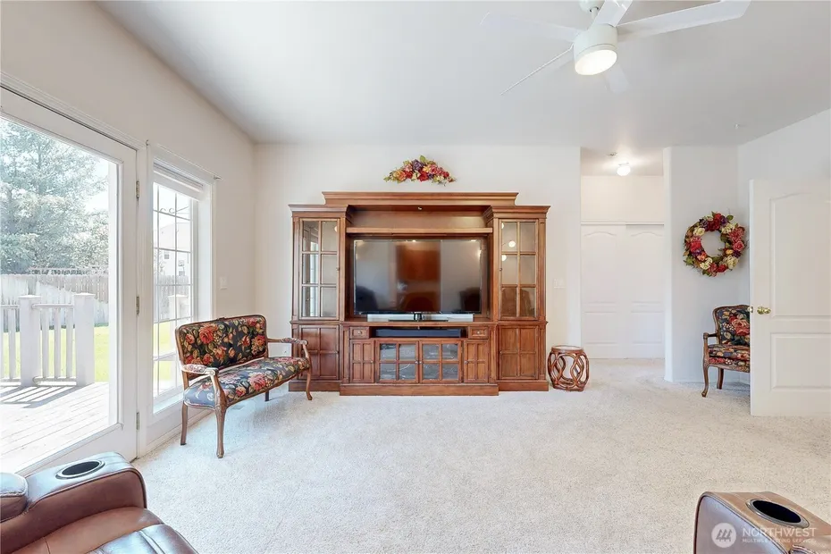 1916 SE Clover Court Photo 21