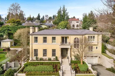 2001 Broadmoor Drive E