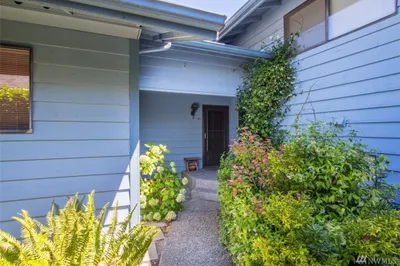 970 Blue Heron Ave Ne