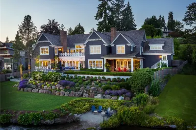 3201 43rd Avenue Ne
