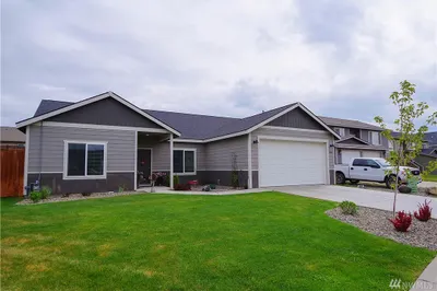 2001 W Peakview Dr