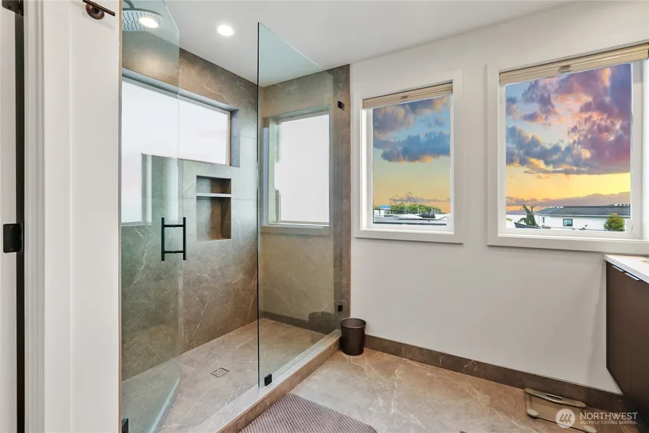 246 5th Avenue W Photo 12