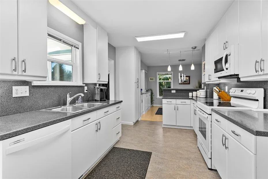 3021 Cedarwood Avenue Photo 19