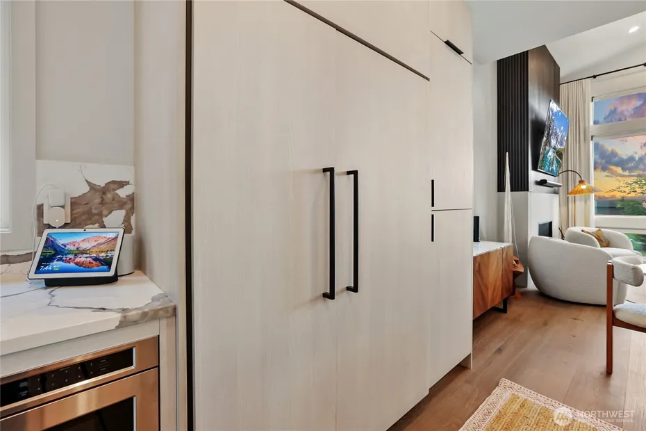 246 5th Avenue W Photo 6