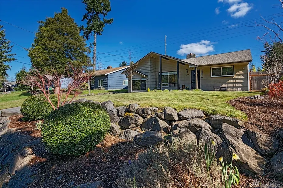 18058 7th Ave NE Photo 1