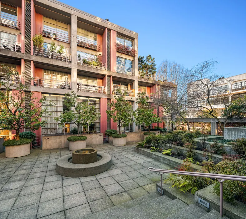 1425 Western Avenue #U403 Photo 34