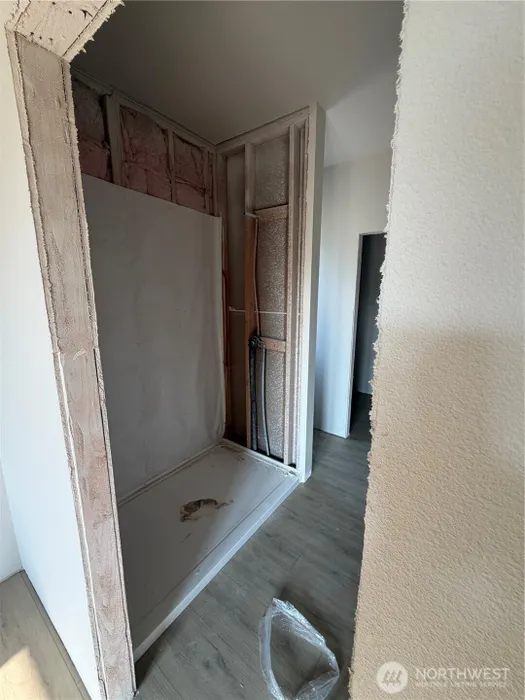 809 E 6th Street Photo 9