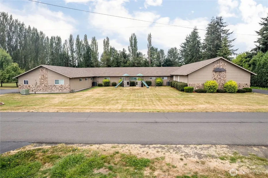 1435 33rd Avenue Photo 2