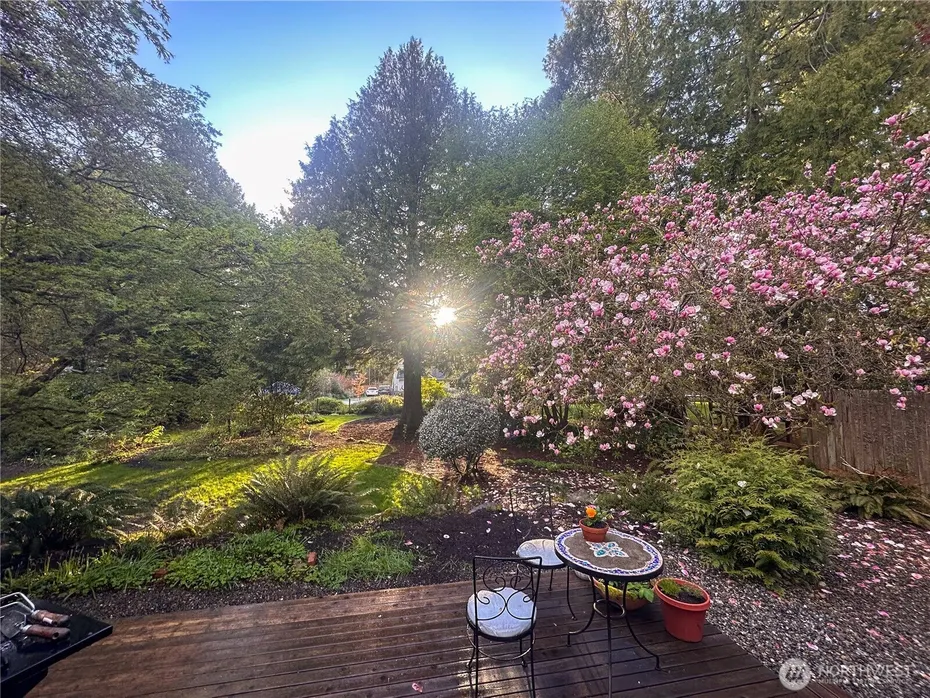 676 Park Avenue NE Photo 17