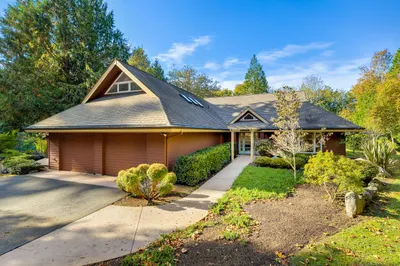 5815 NE Baker Hill Rd