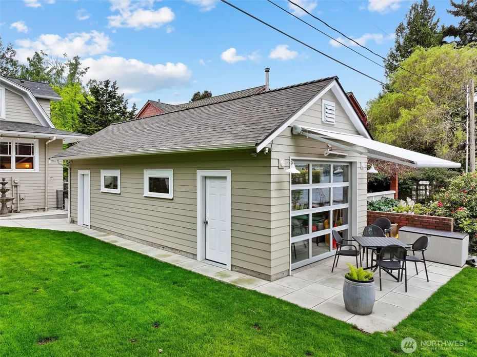 1852 E Shelby Street Photo 29