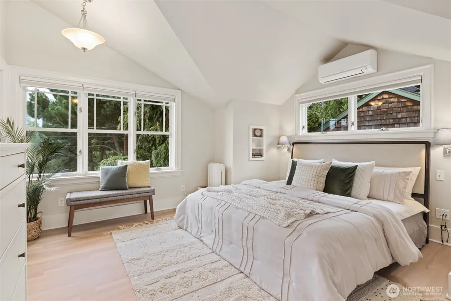 1852 E Shelby Street Photo 14