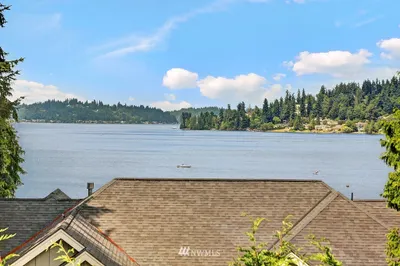 18716 SE 42nd Pl