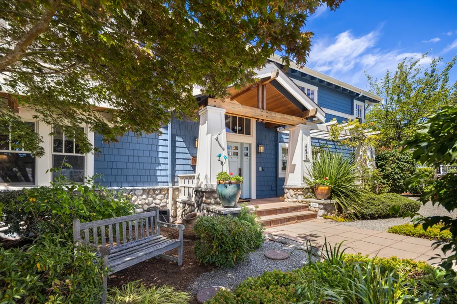 421 2nd Street W Photo 34