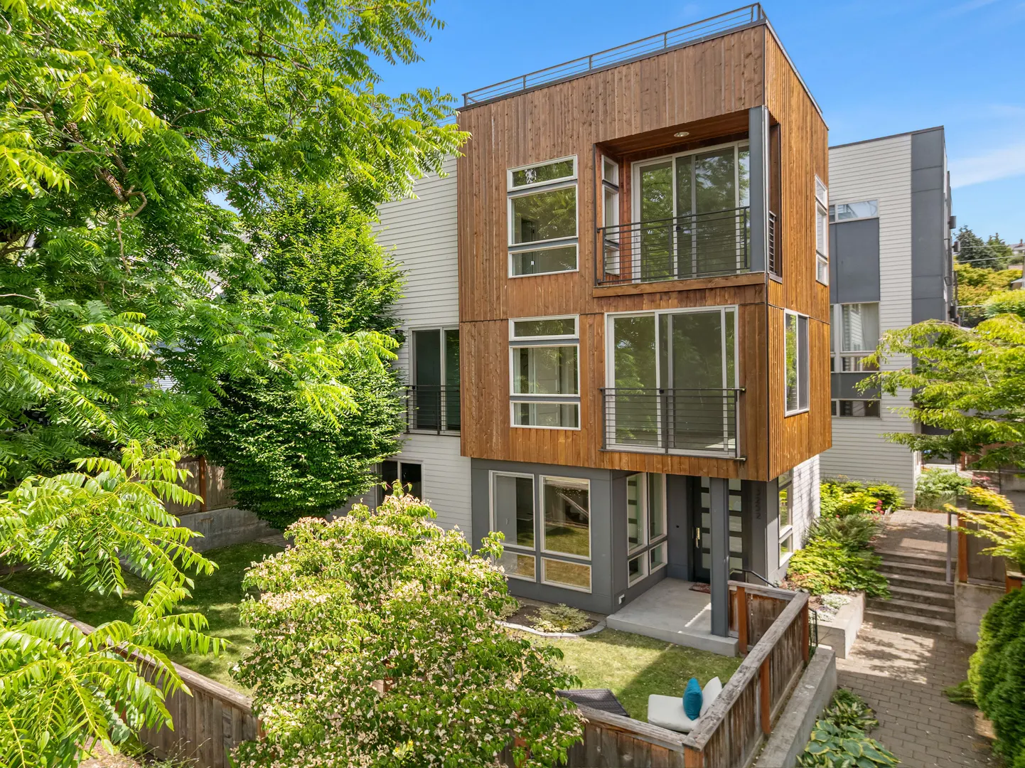3252 14th Avenue W