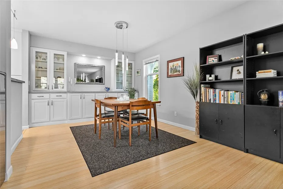 3021 Cedarwood Avenue Photo 7