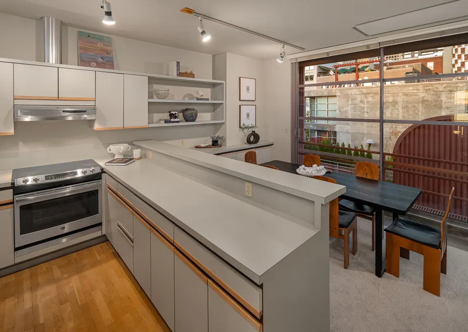 1425 Western Avenue #U403 Photo 19