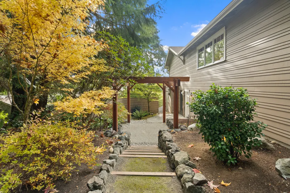 9796 NE Murden Cove Drive Photo 33
