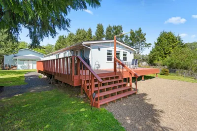 766 Cardinal Avenue Ne