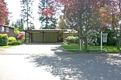 1614 Rolling Hills Avenue Se