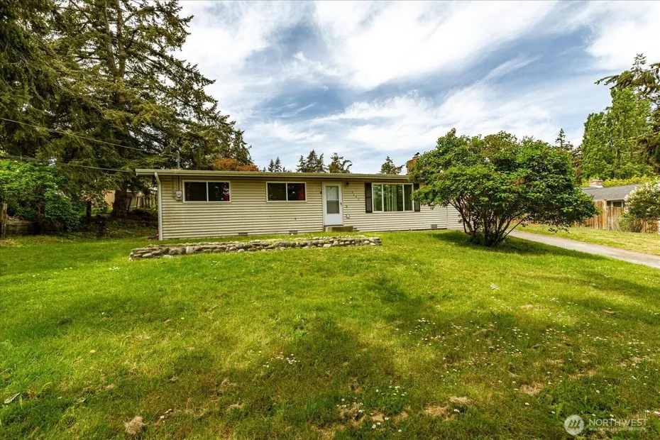 2642 Olympic Drive Photo 2