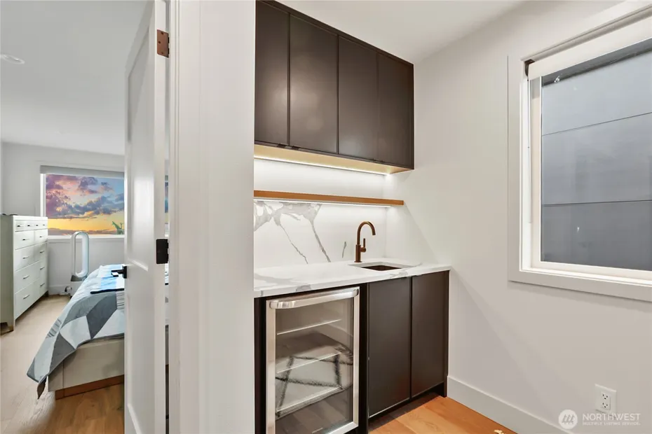 246 5th Avenue W Photo 10