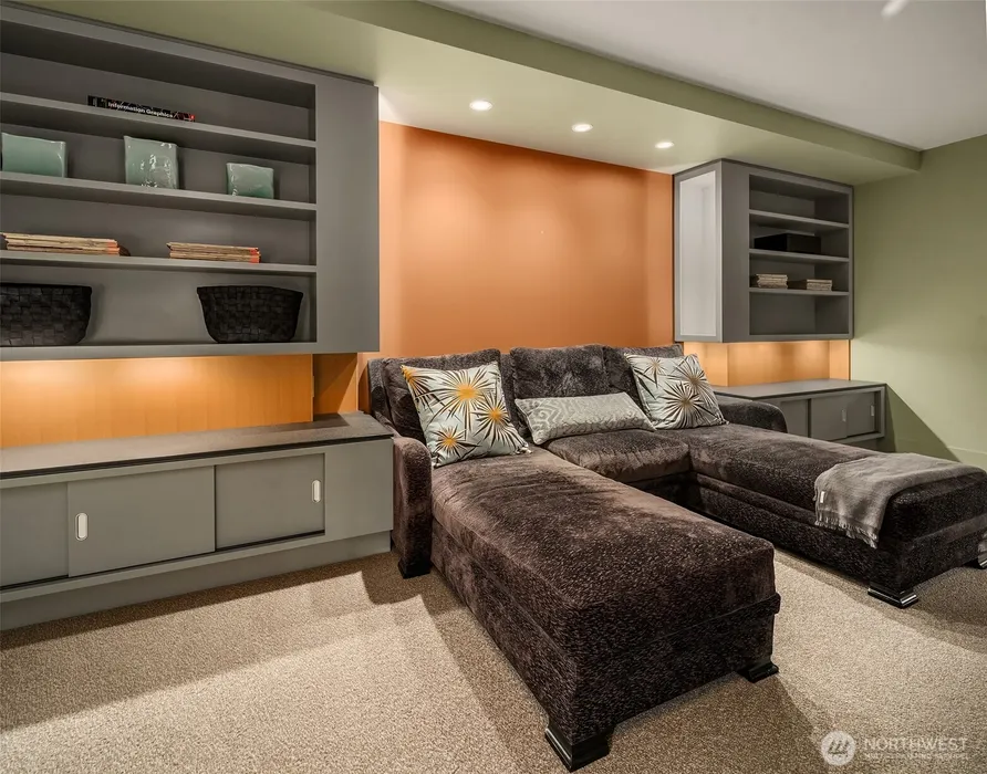 715 2nd Avenue #1501 Photo 23
