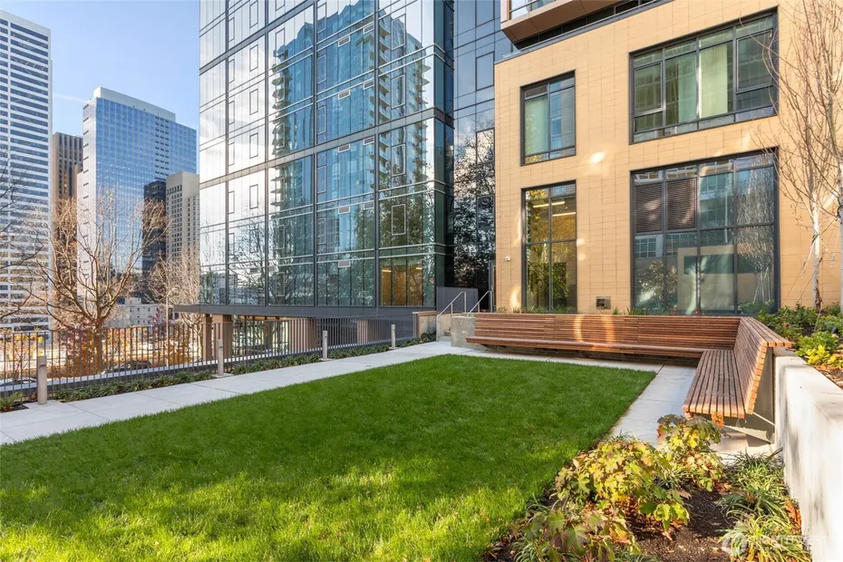 800 Columbia Street #3605 Photo 35