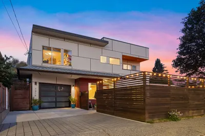 7316 Fauntleroy Way Sw